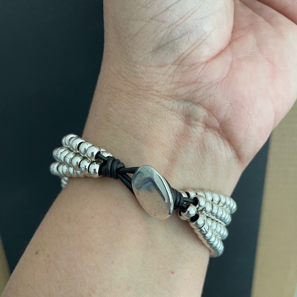 THE ORBIT • Boho bracelet • Silver plated beads and real leather - Picture 10 of 12